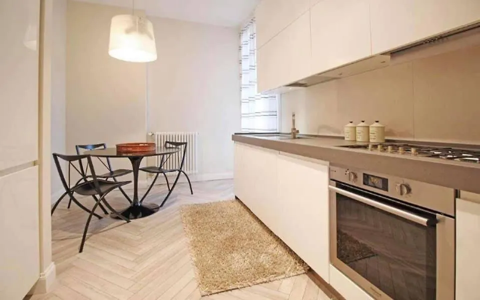 B&B Fiamma Lux Milan Bed & Breakfast